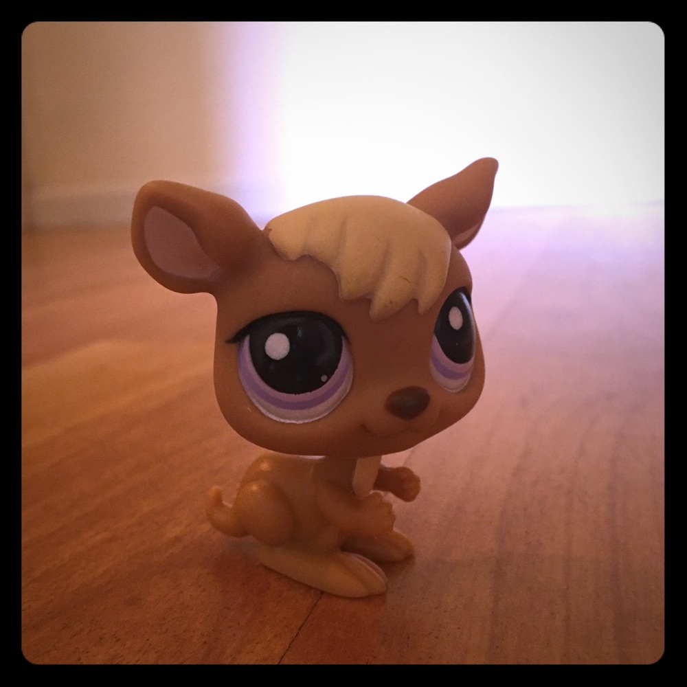 Lps tan Kangaroo w purple eyes